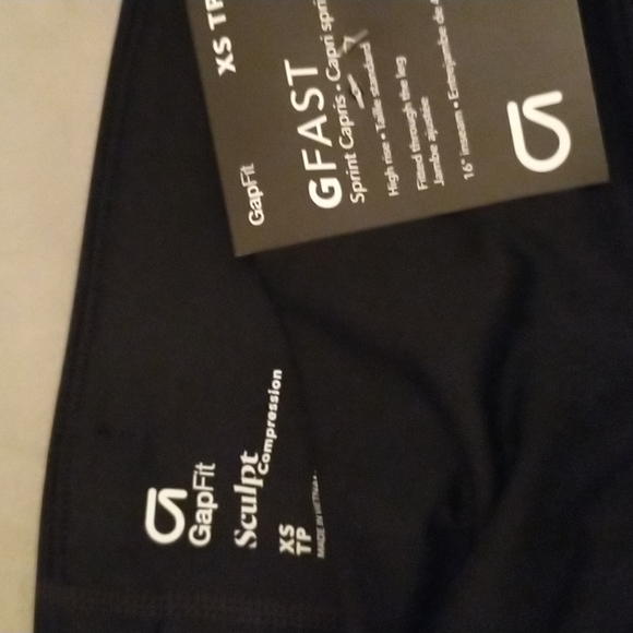 ❣️Amazing Black Gapfit Sculpt Compression Sprint Capris NWT XS - Picture 4 of 4